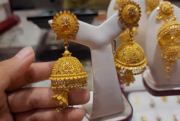 gold jhumka design latest 2021