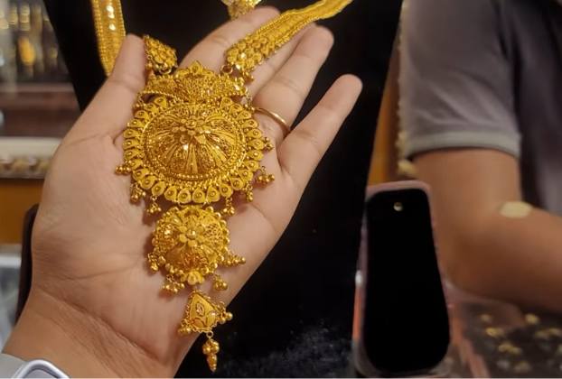 long gold necklace paparazzi