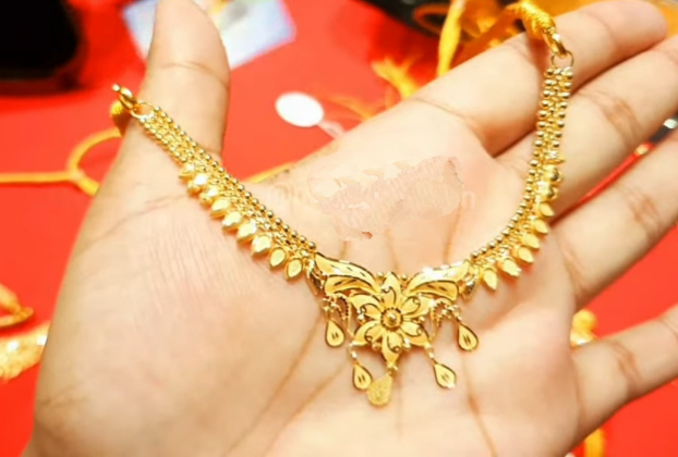 eye catching gold necklace designs