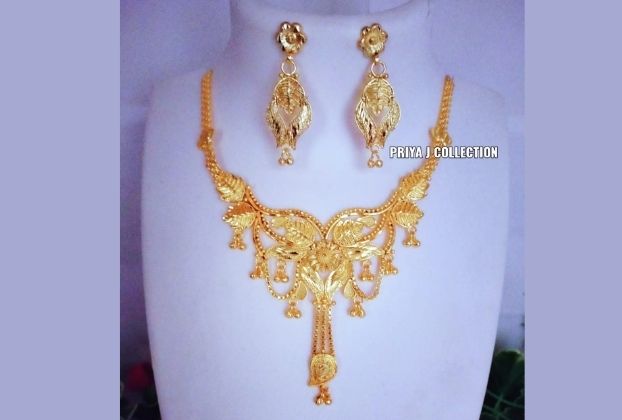 Latest Gold necklace set designs with price