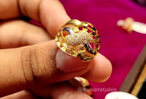 gold engagement ring designs for female with price