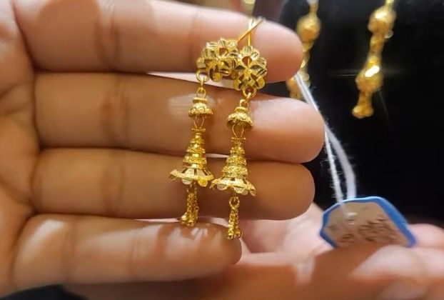 daily use gold earrings designs in 2 grams