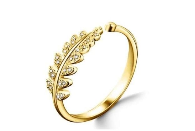 unique yellow gold engagement rings