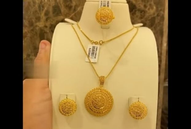 Gold pendant under 5000