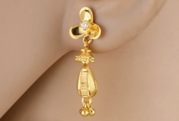 fancy gold earrings sui dhaga design. y