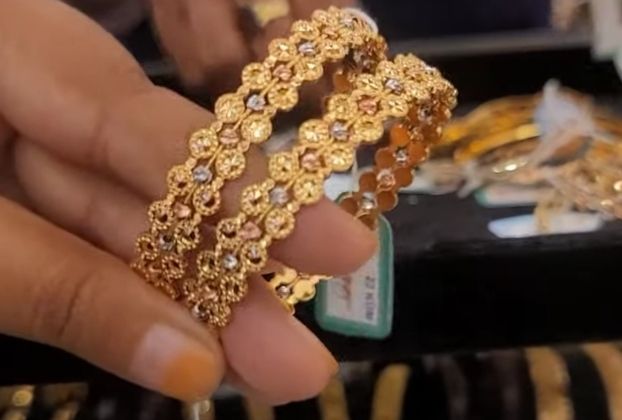 latest gold bangle design in dubai