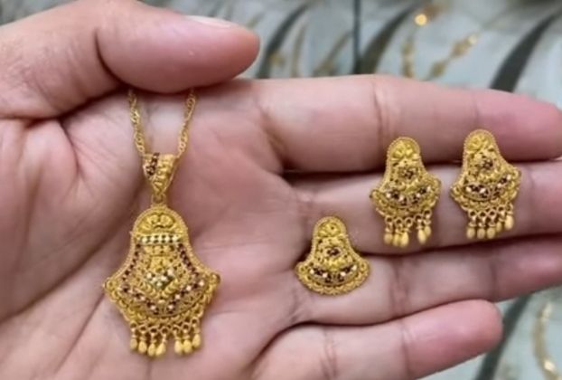 pendant set with earrings gold