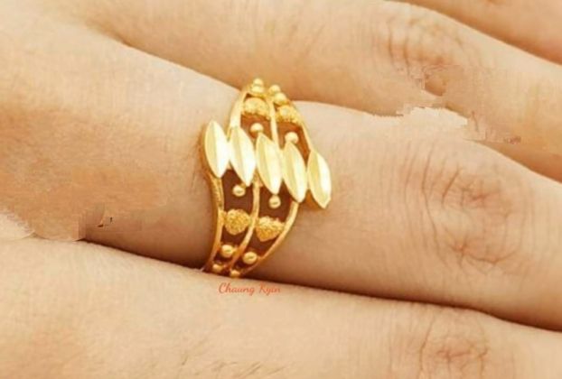 simple gold ring design for female with stone