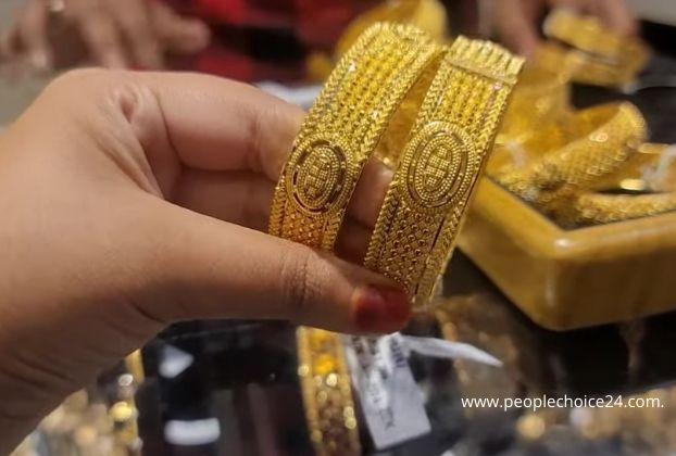 Beautiful gold bangle design for women in UAE