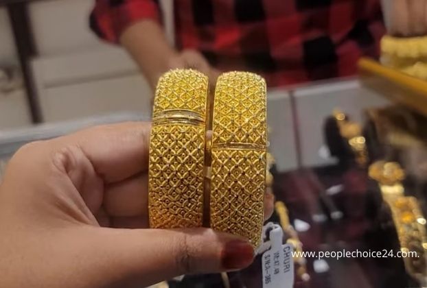 Beautiful gold bangle design for UAE women 