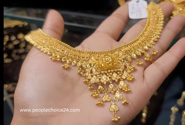 Beautiful gold necklace 