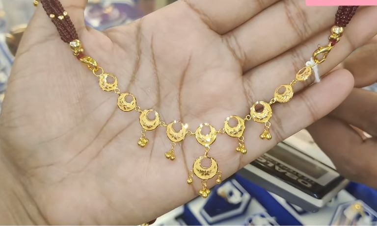 beautiful gold necklace in light weight