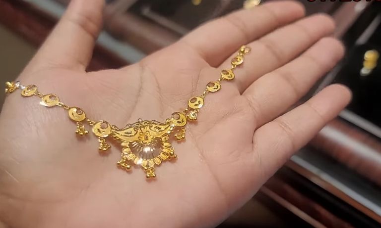 Simple gold necklace design
