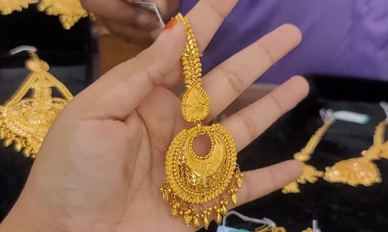 gold maang tikka designs for bride