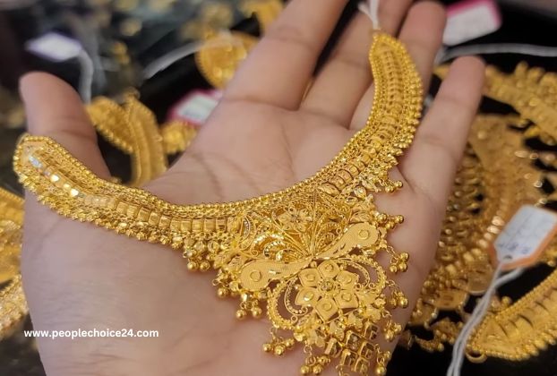 Middle size bridal gold necklace 