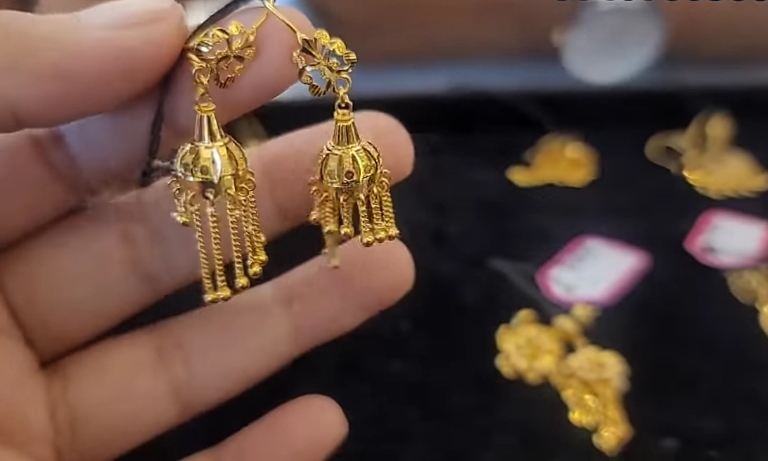 stylish daily wear gold earrings