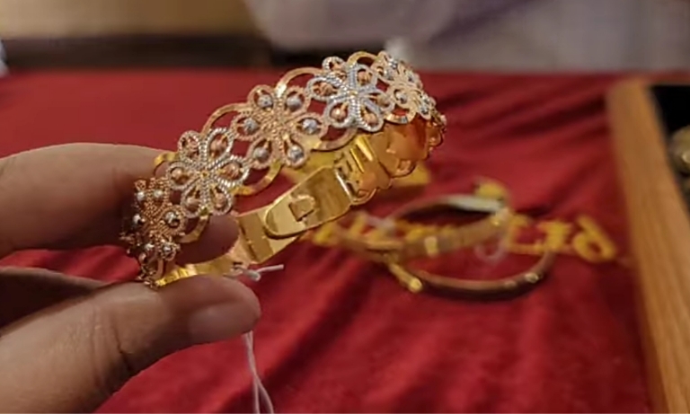 Image of Unique Gold bangles design