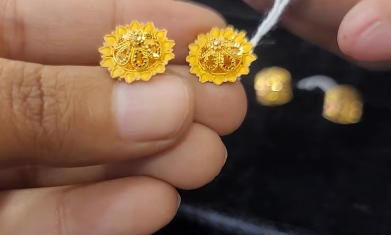 Image of Gold Flower Earrings Studs