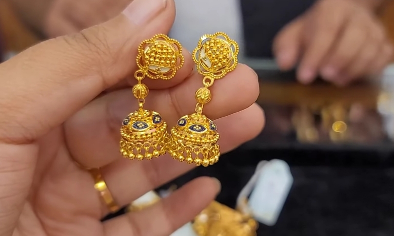 Gold jhumka