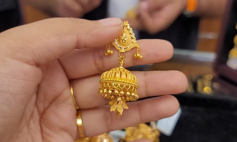 Gold Jhumka designs photos