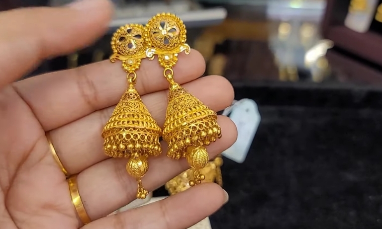 Bridal gold jhumka design