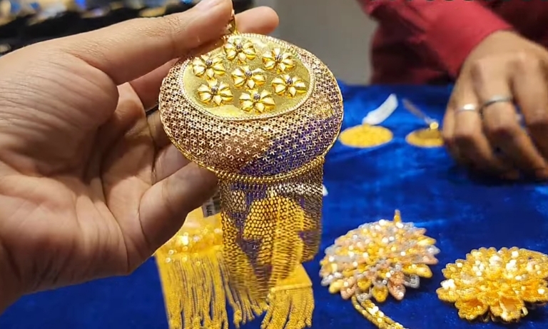Gold locket design for girl