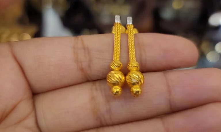 Image of Gold Earrings design