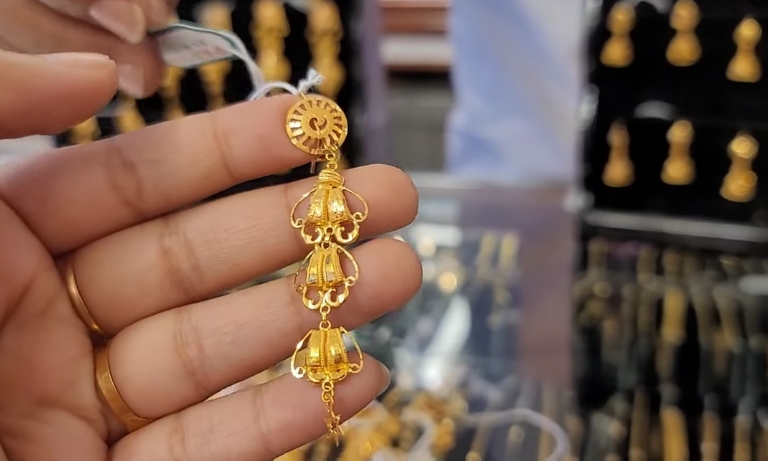 New model gold earrings