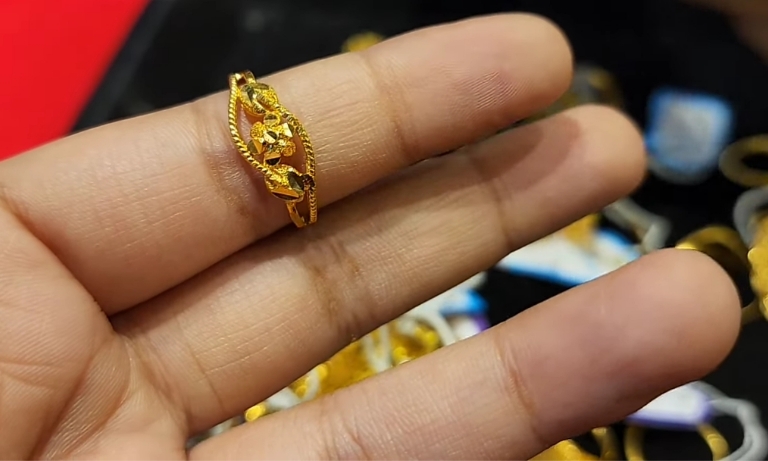 Ring designs in Gold for female