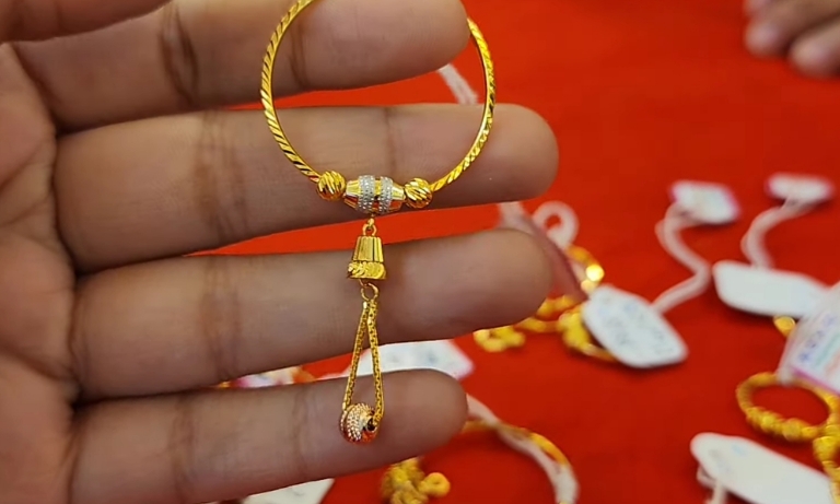 Image of Gold Earrings for girls