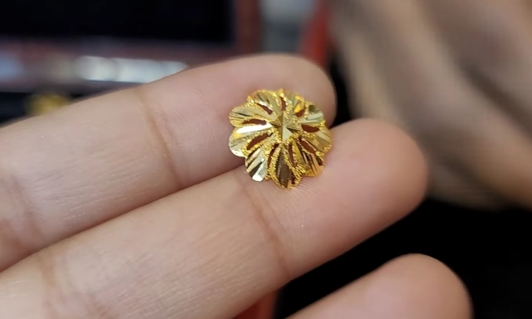 Image of Flower Stud Earrings Gold
