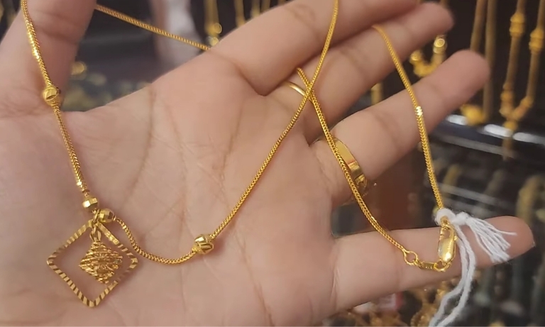 Dubai Gold chain with locket