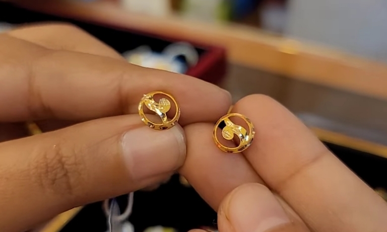 New gold earrings design