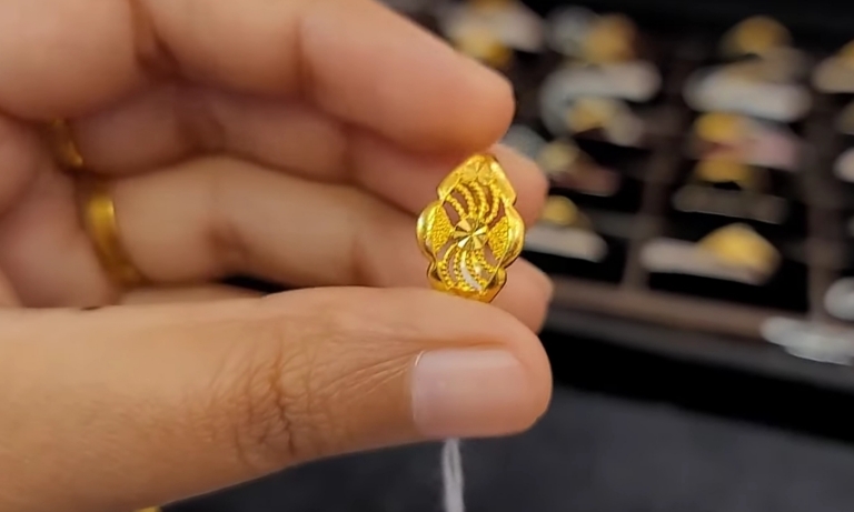 Gold finger rings designs for female