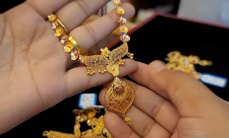 Women's Gold Necklace design