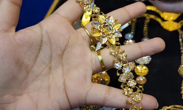 Stylish gold bracelet designs for girls