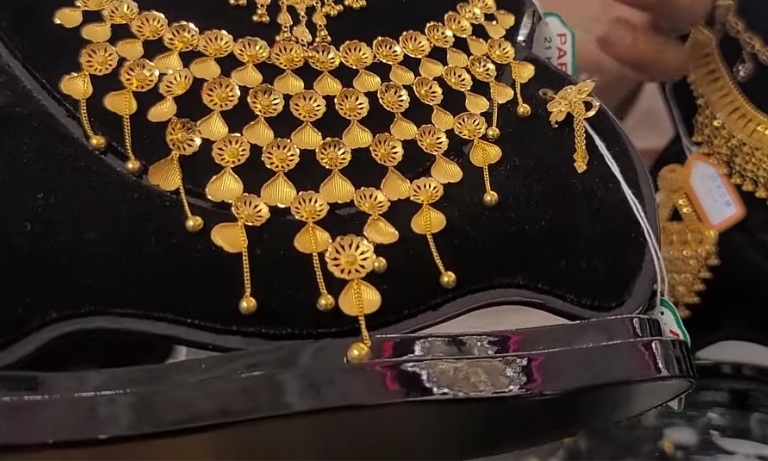 Women new gold necklace