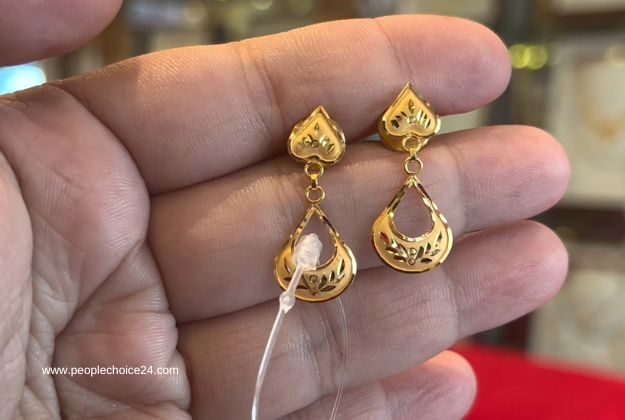 Small gold earrings for daily use 