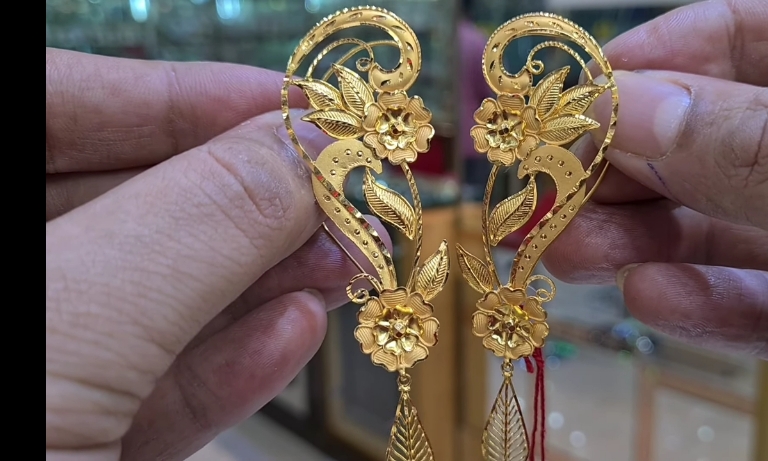 Gold ear cuff earrings traditional for Girls