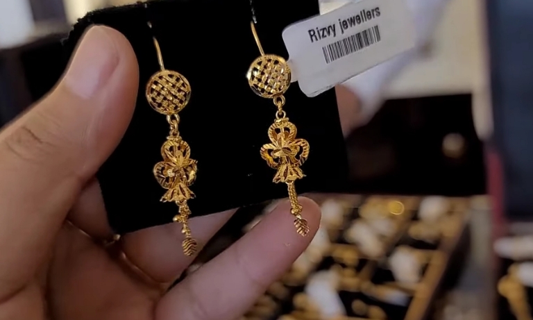 Fashionable Gold Earrings