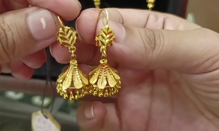 Lightweight Gold Earrings Design