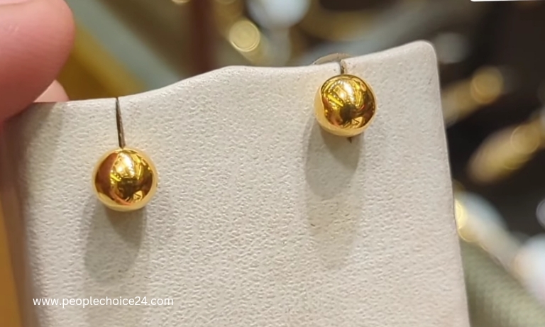 gold earrings for regular use