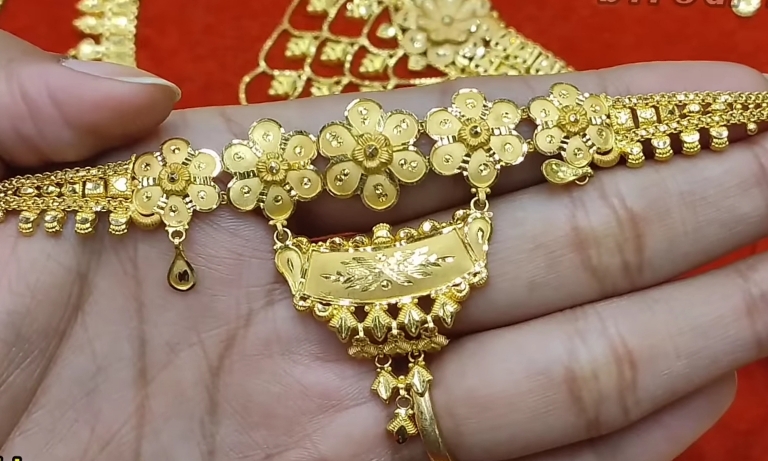 Light Weight Choker Necklace Gold