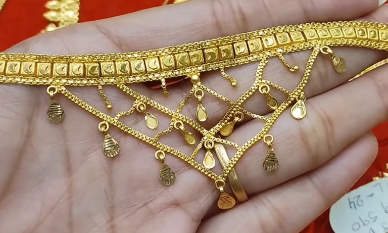 Light Weight Choker Necklace Gold