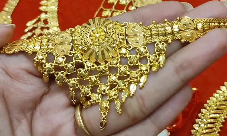 Light Weight Choker Necklace Gold