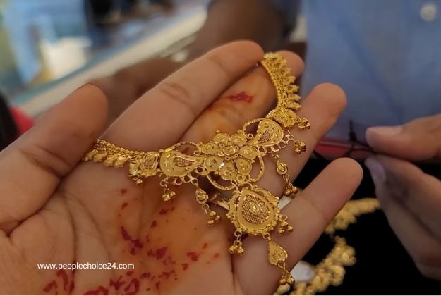 45,000 Rs gold necklace 