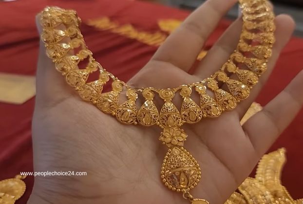 Fancy style gold necklace