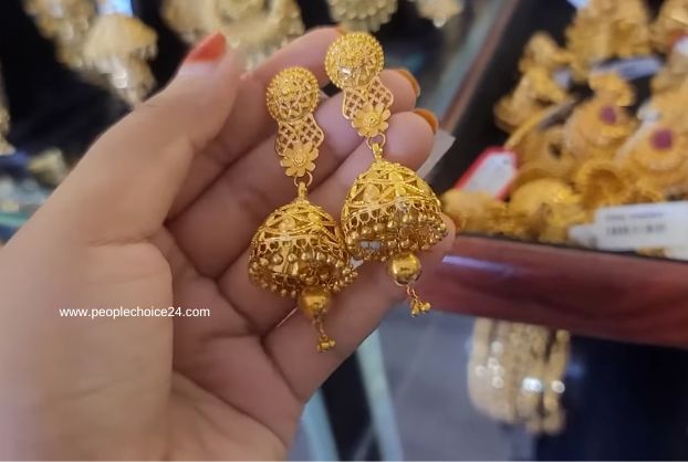 Beautiful jhumka pattern in gold 
