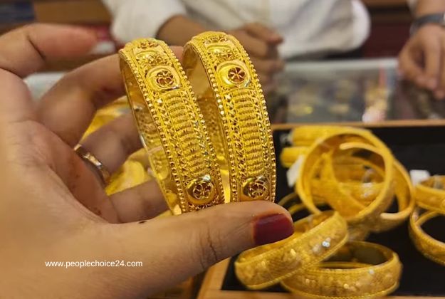 Colourful gold bangle 