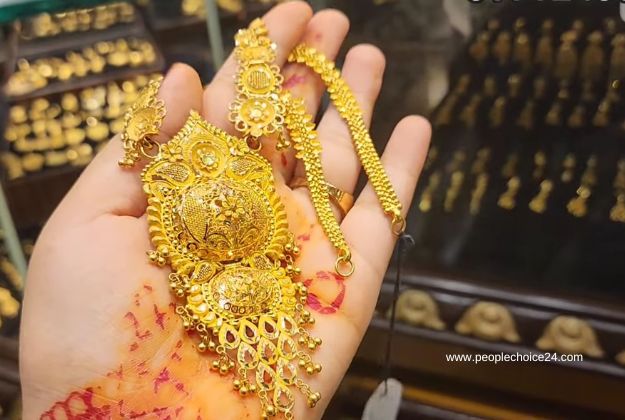Long gold necklace designs under 1 Lakhs 